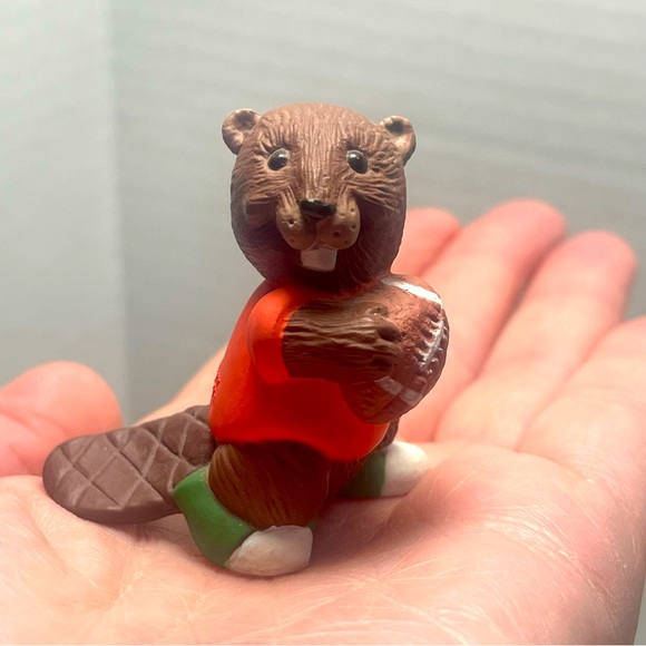 NWT Vintage Hallmark Merry Miniature Beaver with football - Picture 7 of 12